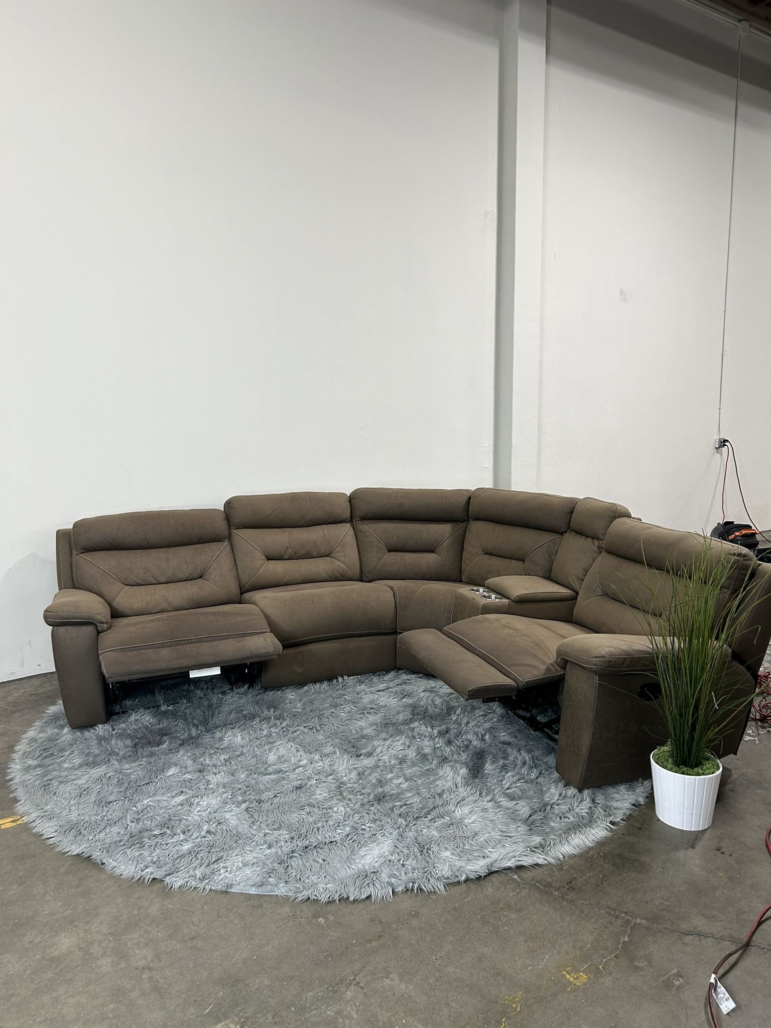 Brown Recliner Sectional Couch (FREE DELIVERY 🚚)