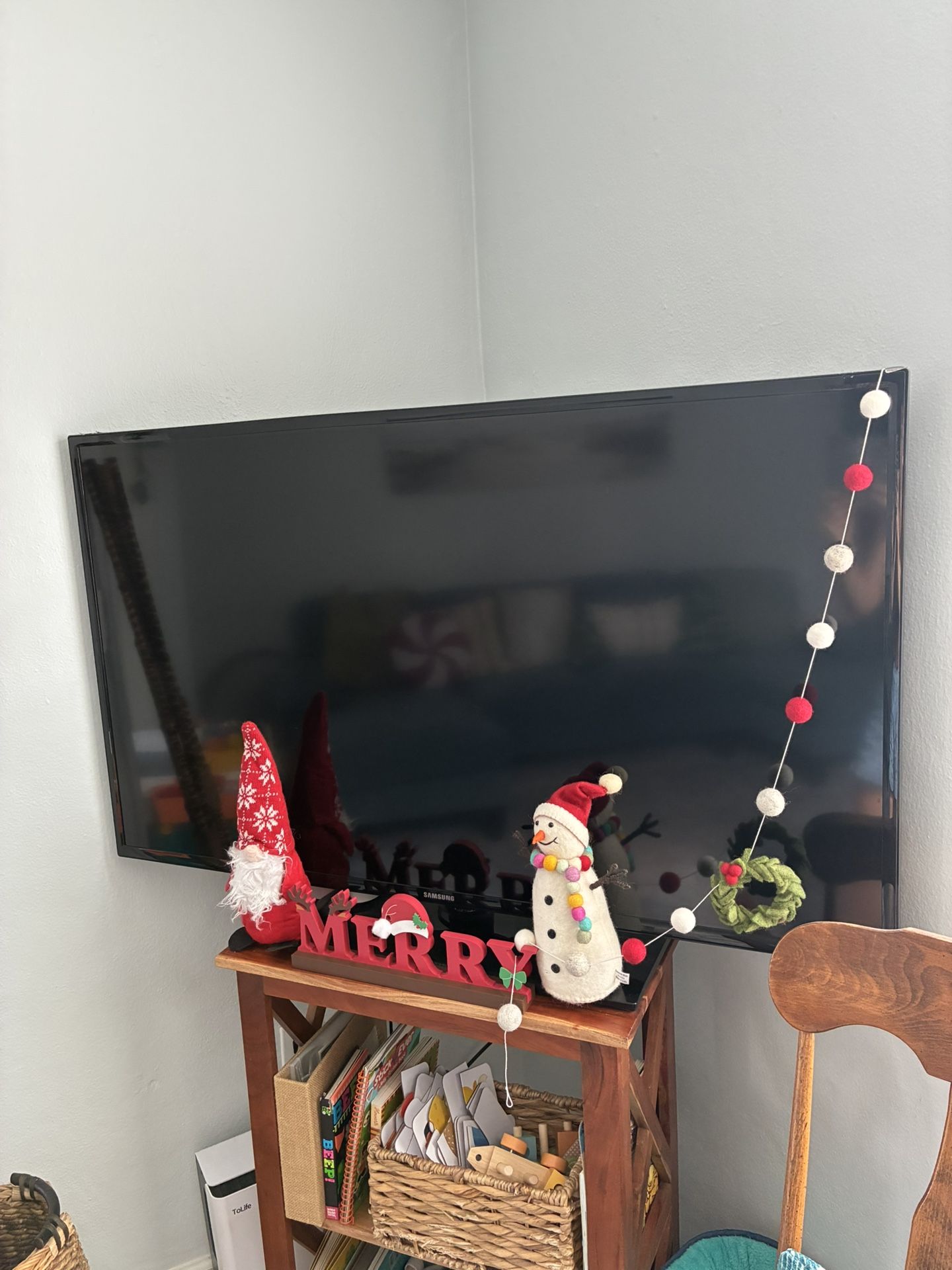 Samsung 44.5” Smart TV