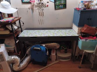 FREE YES  FREE Sturdy desk