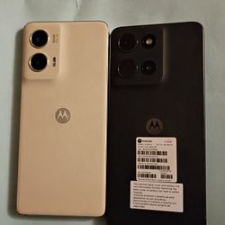 Cricket Motorola Cellphones