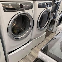 Electrolux Washer And Gas Dryer Set For $720