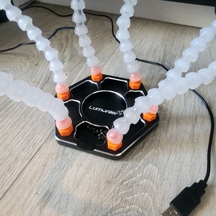 Lumenier Helpijg Hands V1