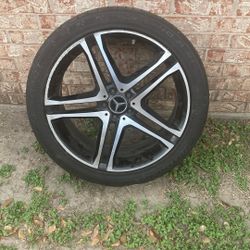 Mercedes-Benz 21 Inch Rim With A Continental Two 6540 R21 tire