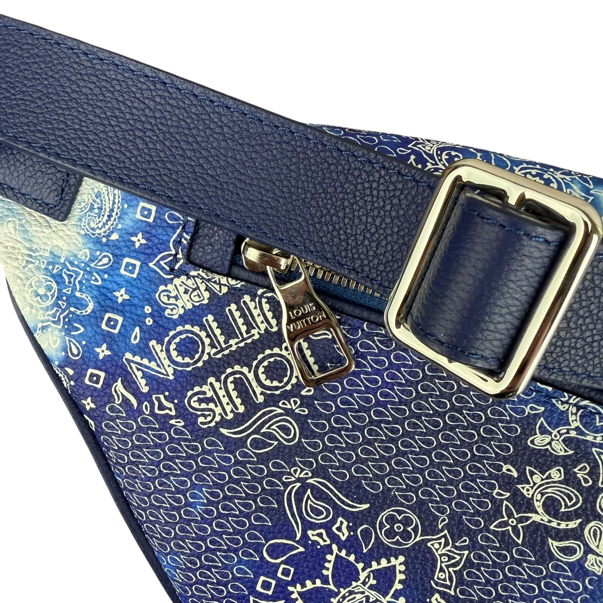 NEW Louis Vuitton Bum Bag Discovery PM Monogram Bandana 