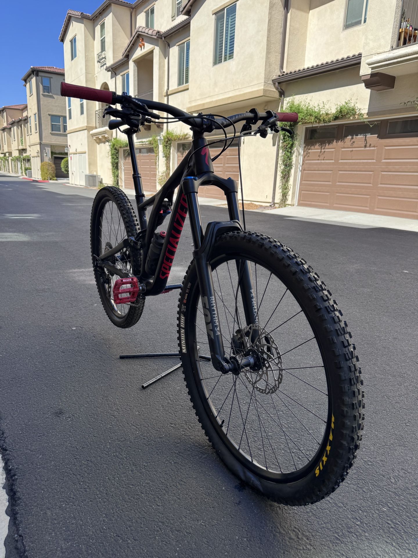 2019 Specialized Stumpjumper Comp Alloy Mountain Bike: Size Medium