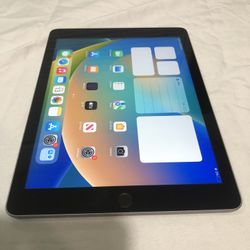 Apple iPad 6th Gen - 32GB - 9.7” screen - WiFi - CLEAN