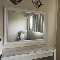 Beautiful Makeup Desk And Mirror Vanity Set