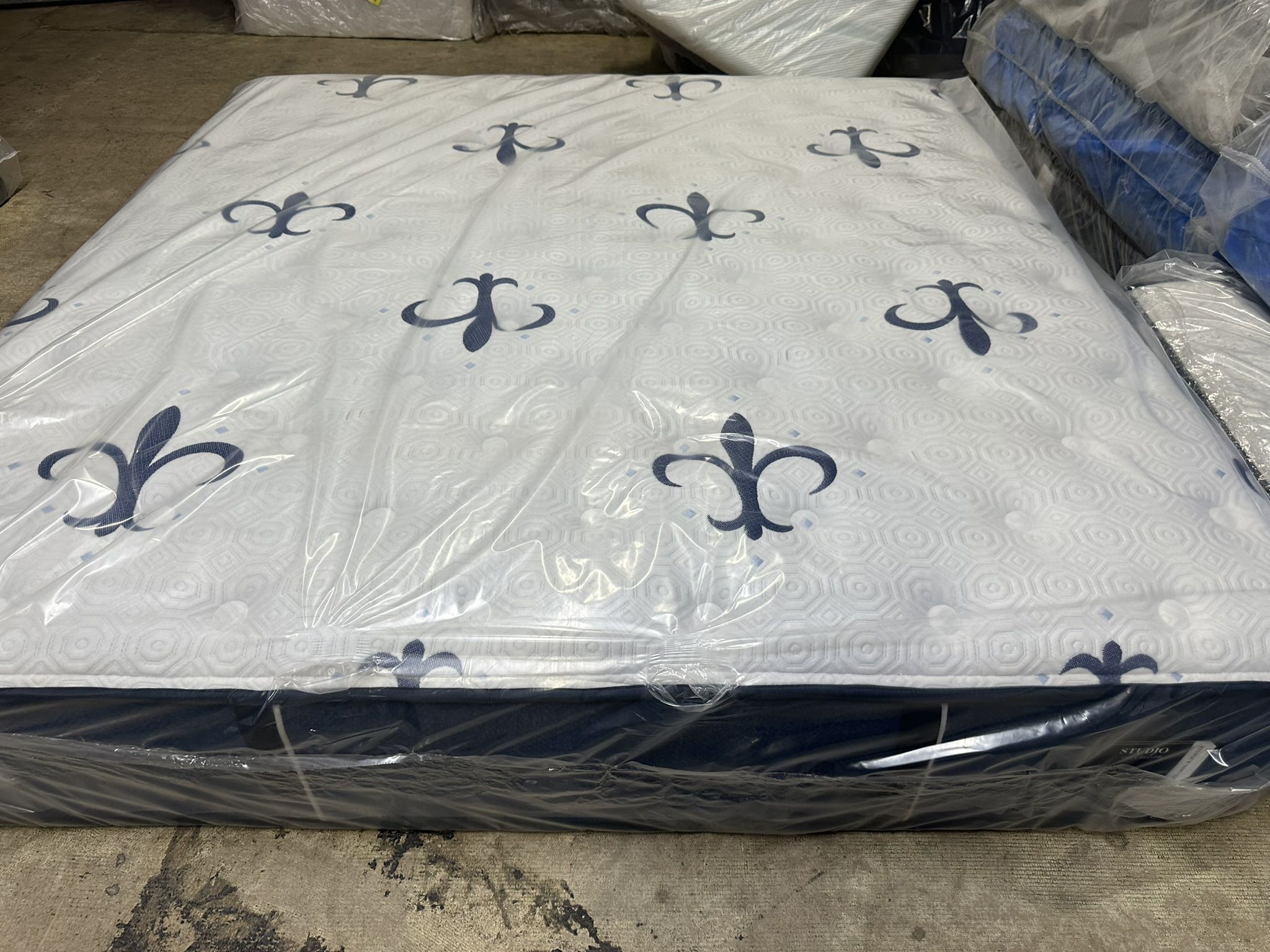 King Size Stearns & Foster Studio 14" Medium Mattress