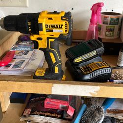 Dewalt 20v Drill With Battery Charger And Bag 