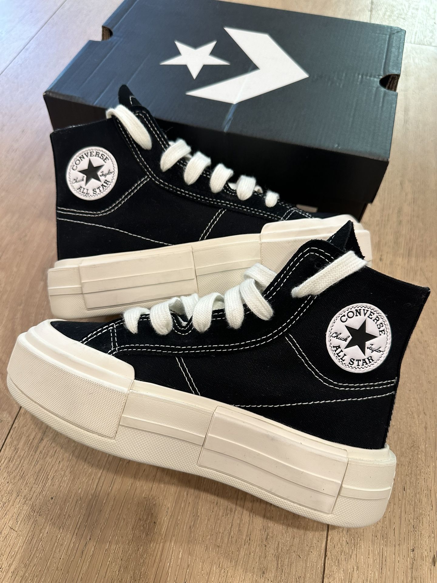 Converse Chuck Taylor All Star Cruise High Top Platform Black/White Unisex Wm4.5 / Big Kid 3 *New with Box*