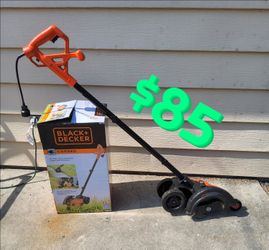 Black & Decker Edger LE 750 USED One time like new
Uses a cord 115Volts

$85