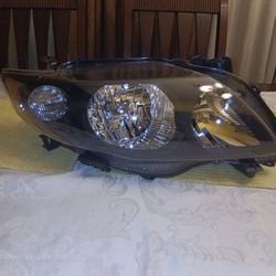 TOYOTA HEADLIGHT ASSEMBLY 