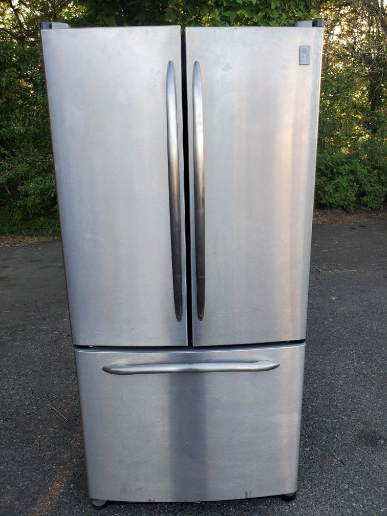 GE 33wide stainless steel fridge good working conditions