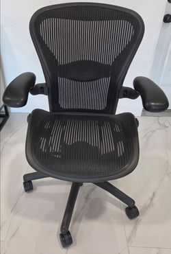 Herman Miller Aeron Chair size B