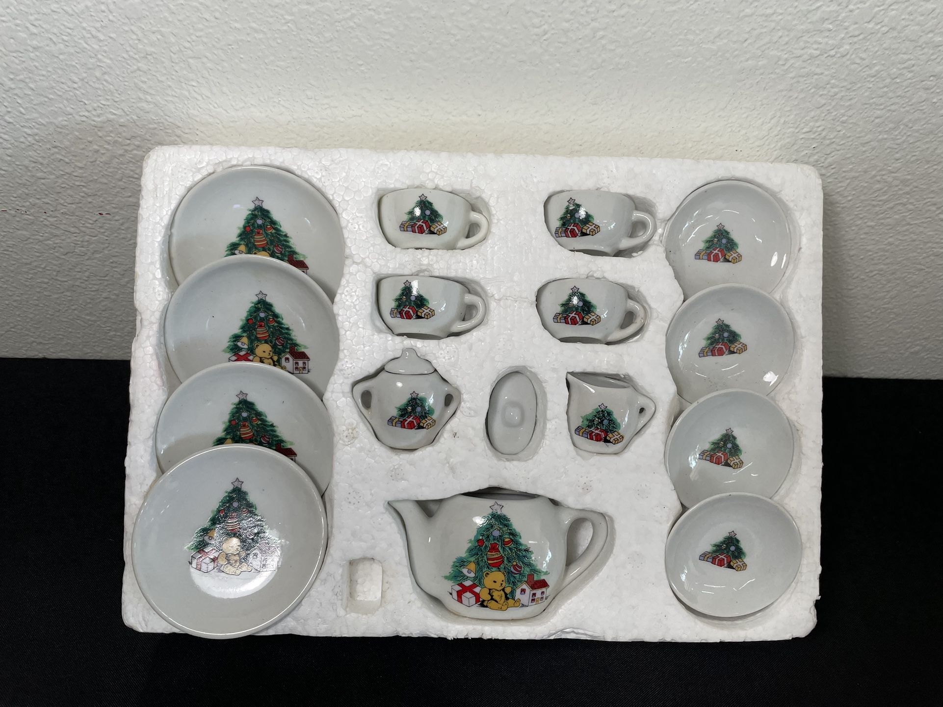 Vintage Child’s 17 Pc. Porcelain Christmas Tea Set In Original Styrofoam Display 