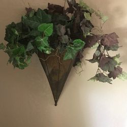 HOME DECOR 22” Long Bronze Metal Wall Mounted Basket With Artificial Ivy