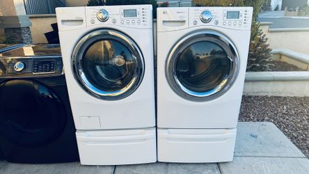 LG Washer And Dryer Set With Pedestals $500