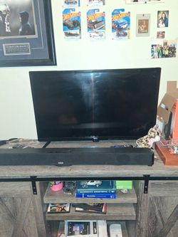 32 Inch TV Onn With 2 Roku Remote S That Work With It Fine