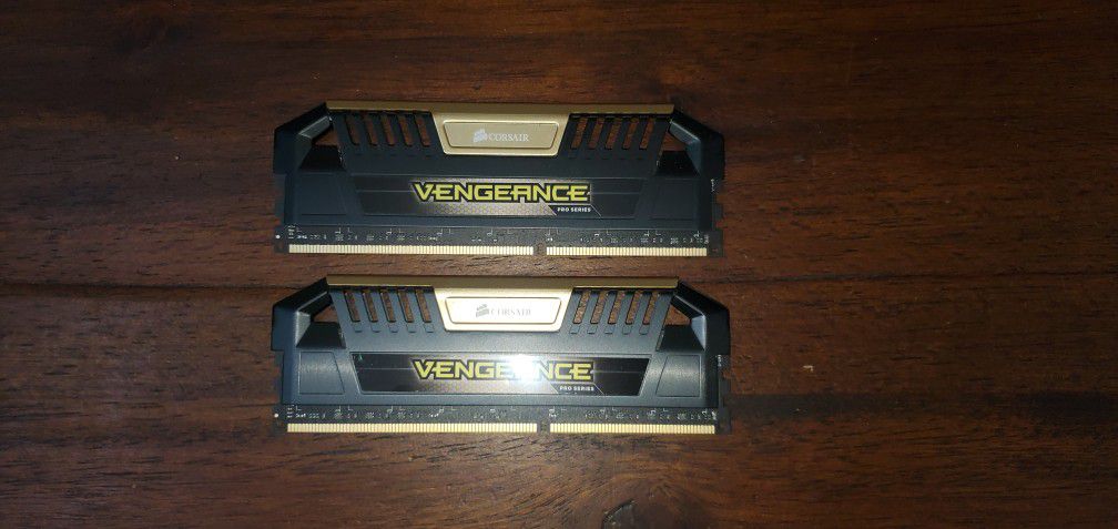 Corsair Vengeance Pro GOLD Series 16GB (2 x 8GB) DDR3 DRAM 2400MHz Memory Kit

