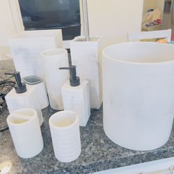 modern bathroom accessory set 