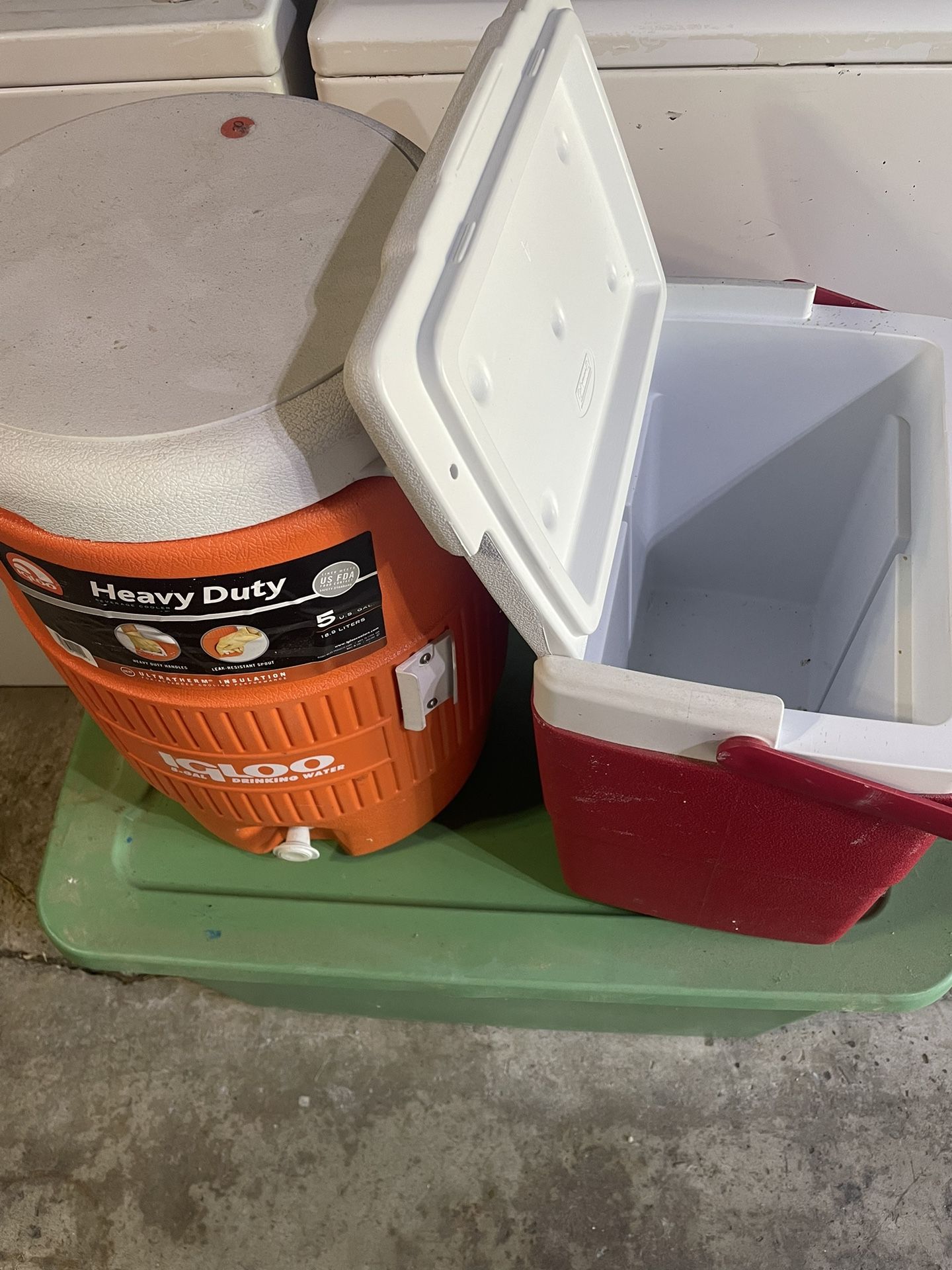 Coleman Lunch Box And Igloo Cooler 5Gal for Sale in Houston, TX OfferUp