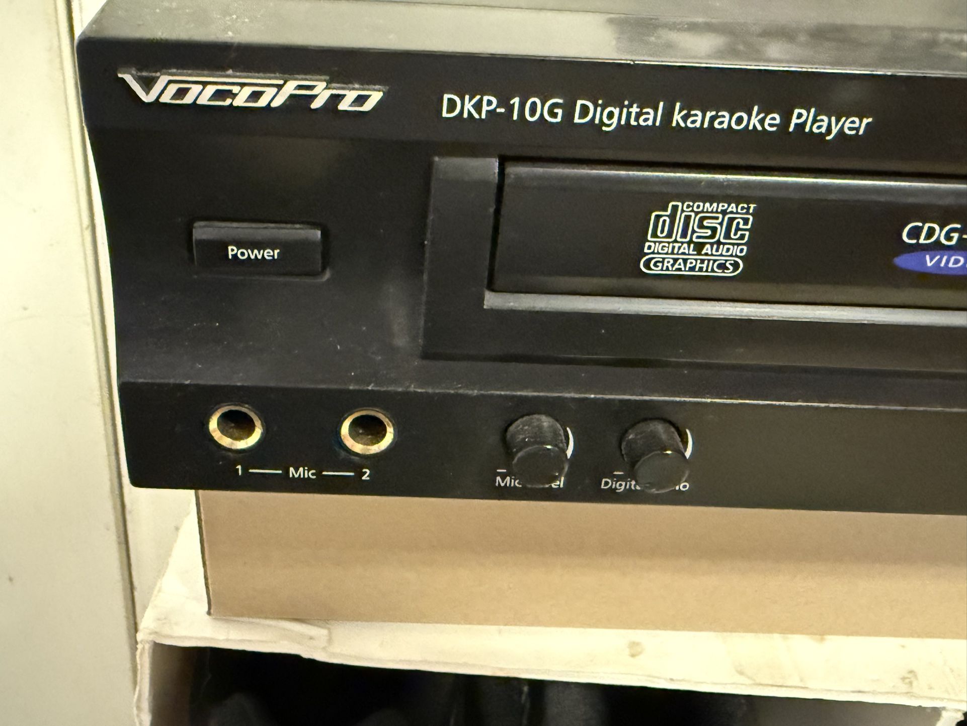 KARAOKE MACHINE