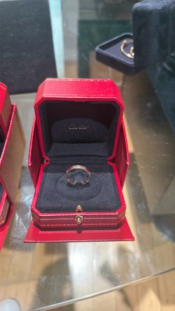 Small model Carter love ring