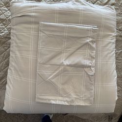 Twin Bed Duvet Cover, Insert & Bed Ruffle