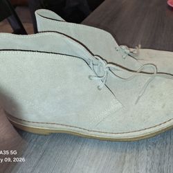 Men's Size 10.5 Clarks Desert Suede Tan Boots 