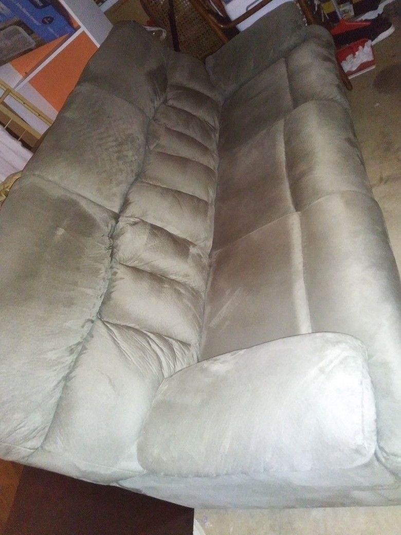 Reclinable Sofa