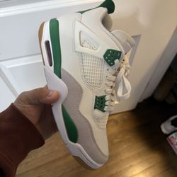 Nike Air Jordan 4 “ Pine Green “ Size 10.5 USED