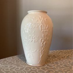 Lenox Masterpiece Collection Vase