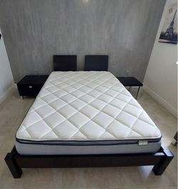 Juego de cuarto con colchón y TV