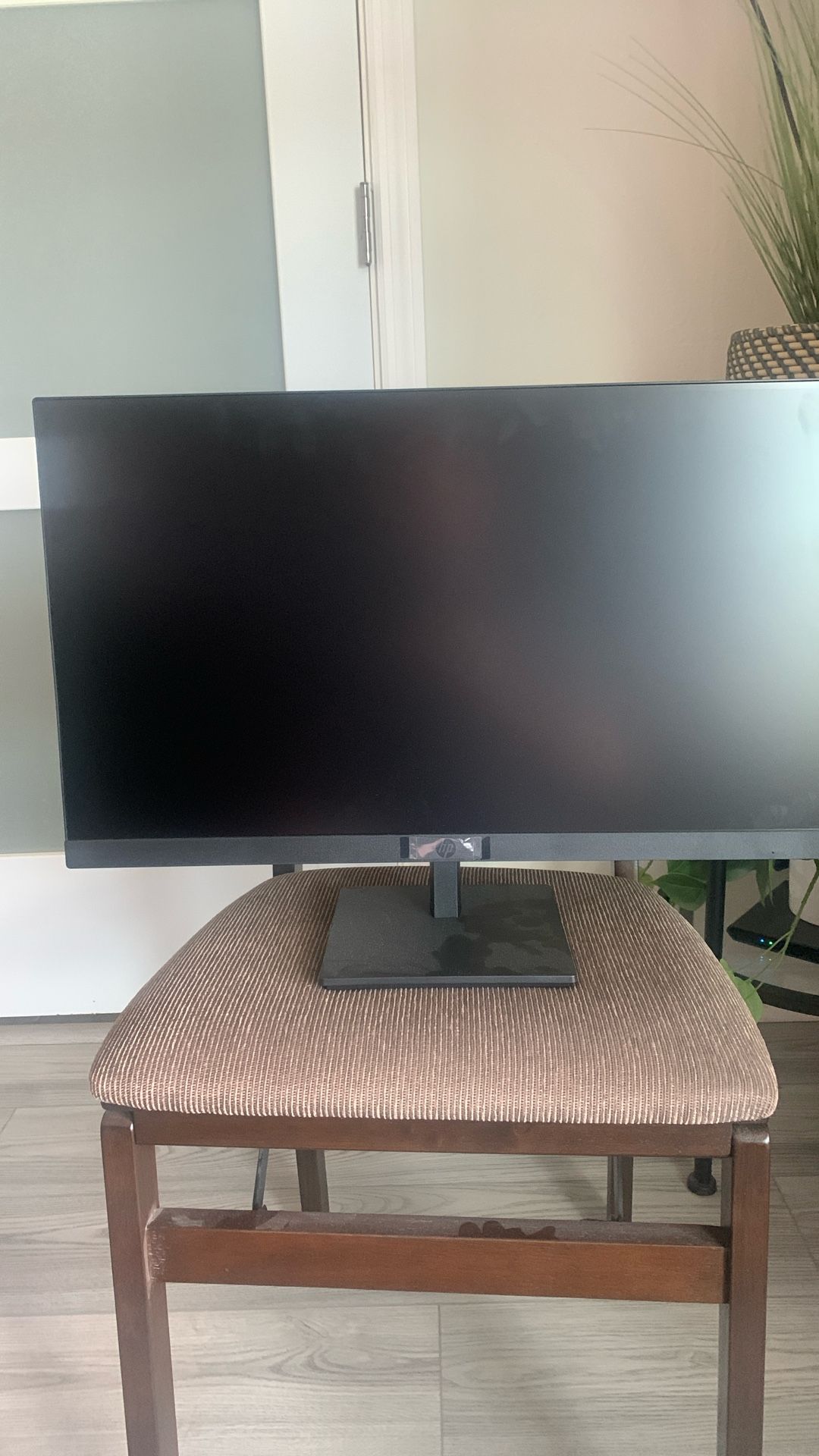 HP Series 3 Pro 324pf Monitor w/HDMI cables Included