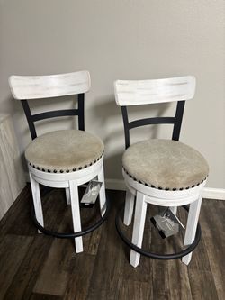 Signature Design by Ashley Swivel Bar Stools – Set of 2