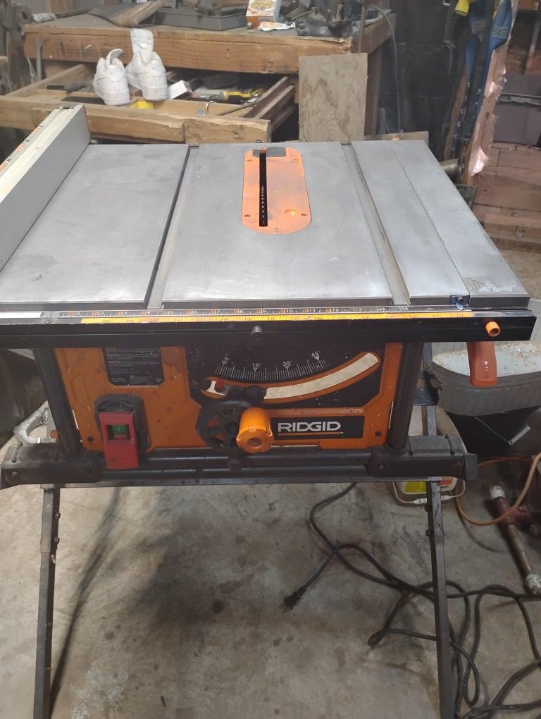 10" Table saw With 8 Blades