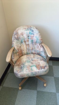 4 chairs$10 per chair
