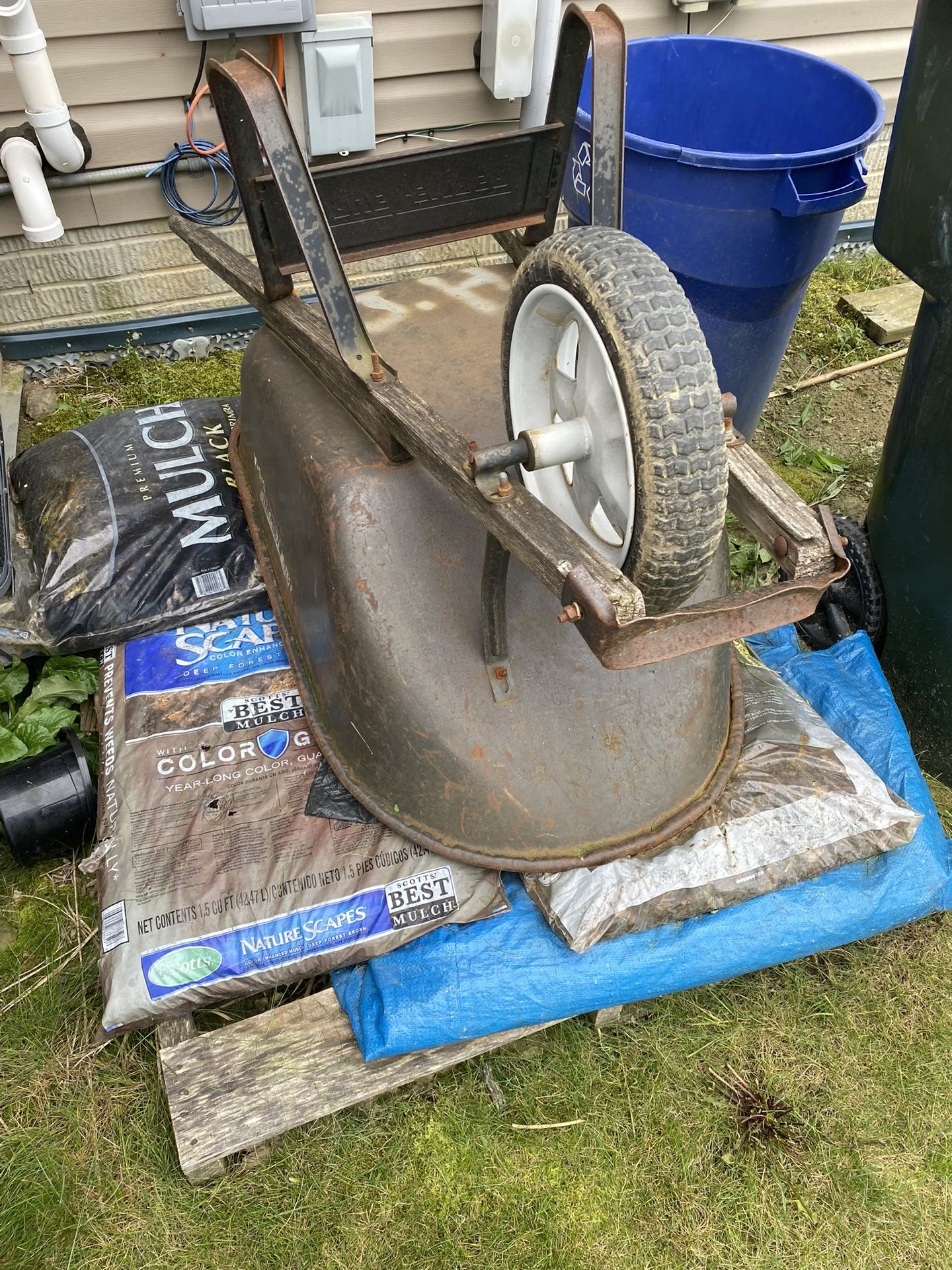 Steel Wheelbarrow 6 CU. FT. Capacity