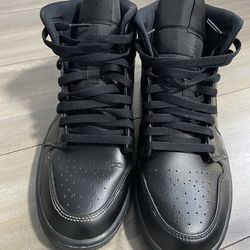 Jordan 1 triple black