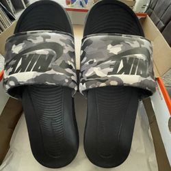 Men’s Nike Slides Size 12