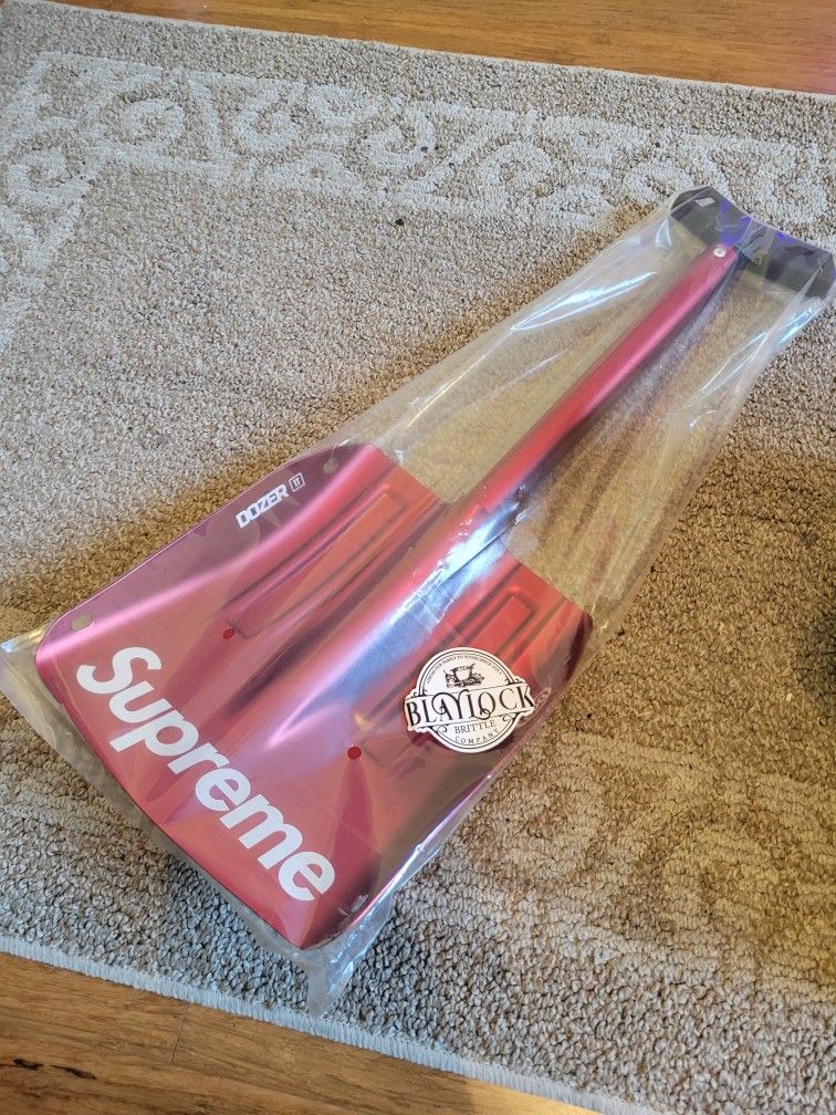 Supreme Backcountry Snow Shovel Red