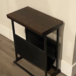 Retro Industrial End Table Espresso Color Wood Top, Magazine Rack And Matte Black Metal Base 