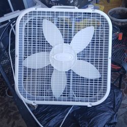 Abanico Funciona Muy Bien Aquí En San Bernardino 