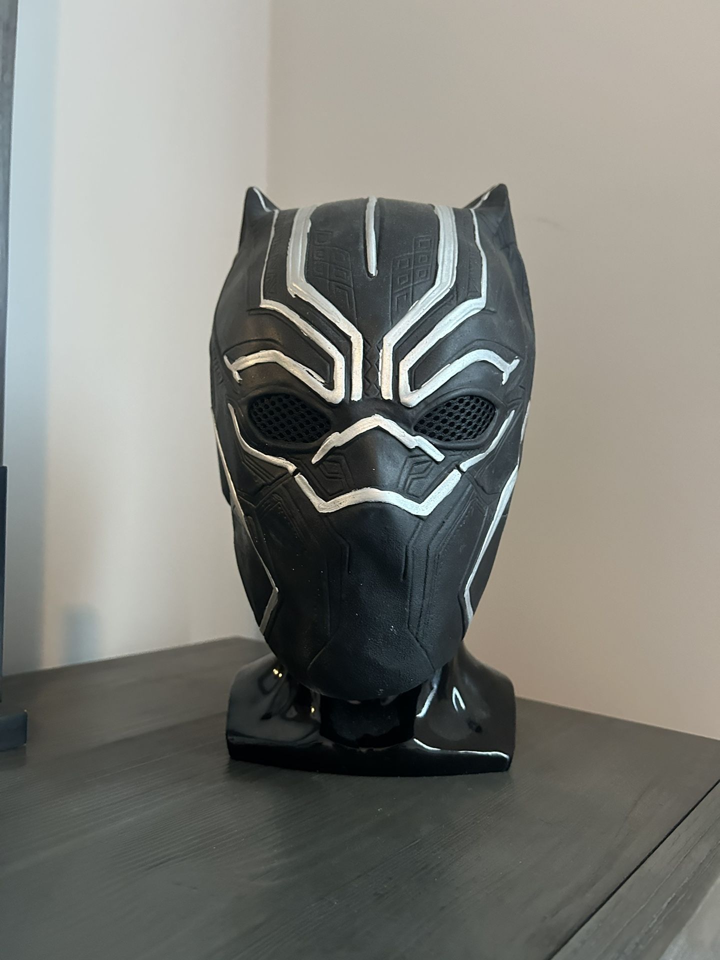 Black Panther Mask + Model Head Statue 