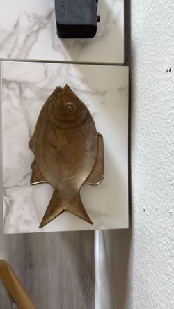 Free metal fish holder