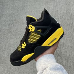 Jordan 4 “Thunder” - Size 5Y