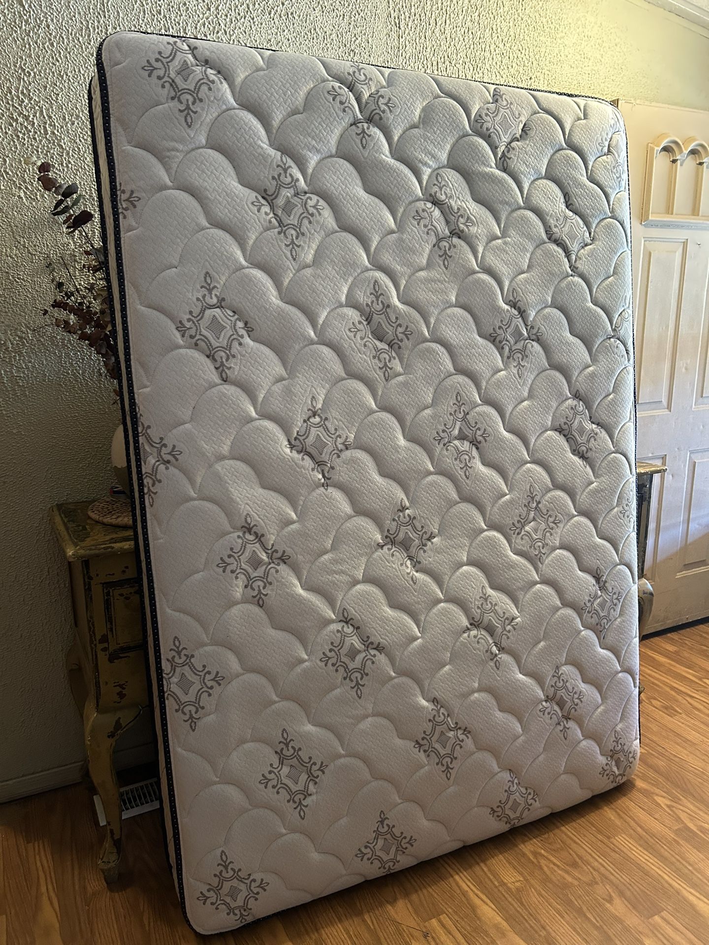 FULL SIZE SERTA MATTRESS