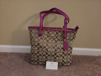Coach purse never used but has some peeling  o top $60
