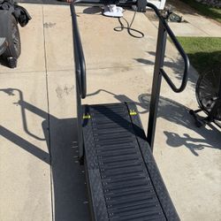 Curved Treadmill (Signature Fitness SF-S2)