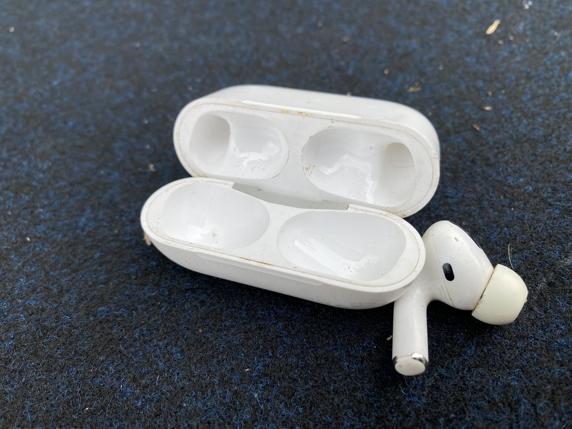 air Pod Changer Box With Left Air Pod